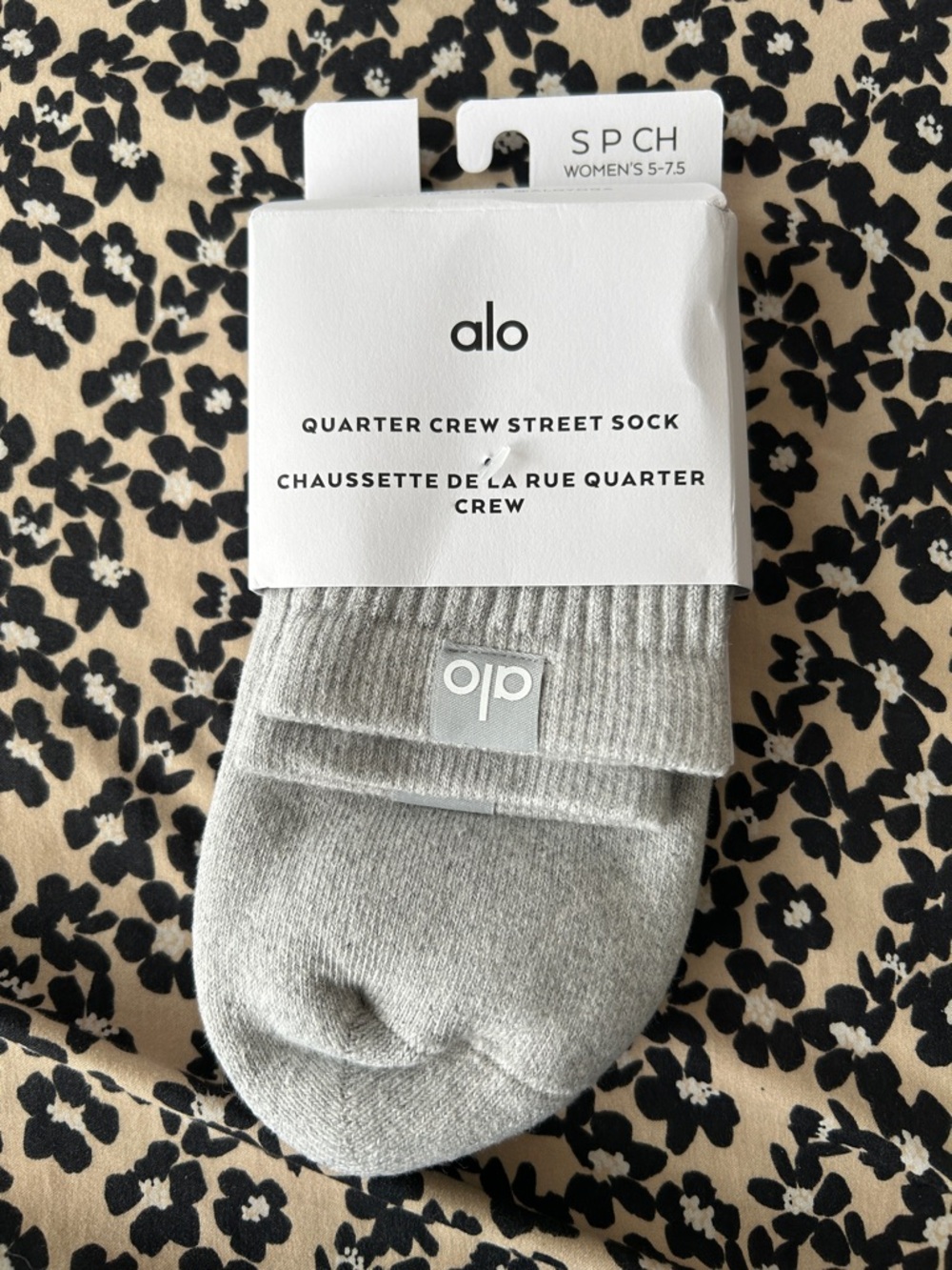 ALO Yoga Light Gray Quarter Crew Street Socks
